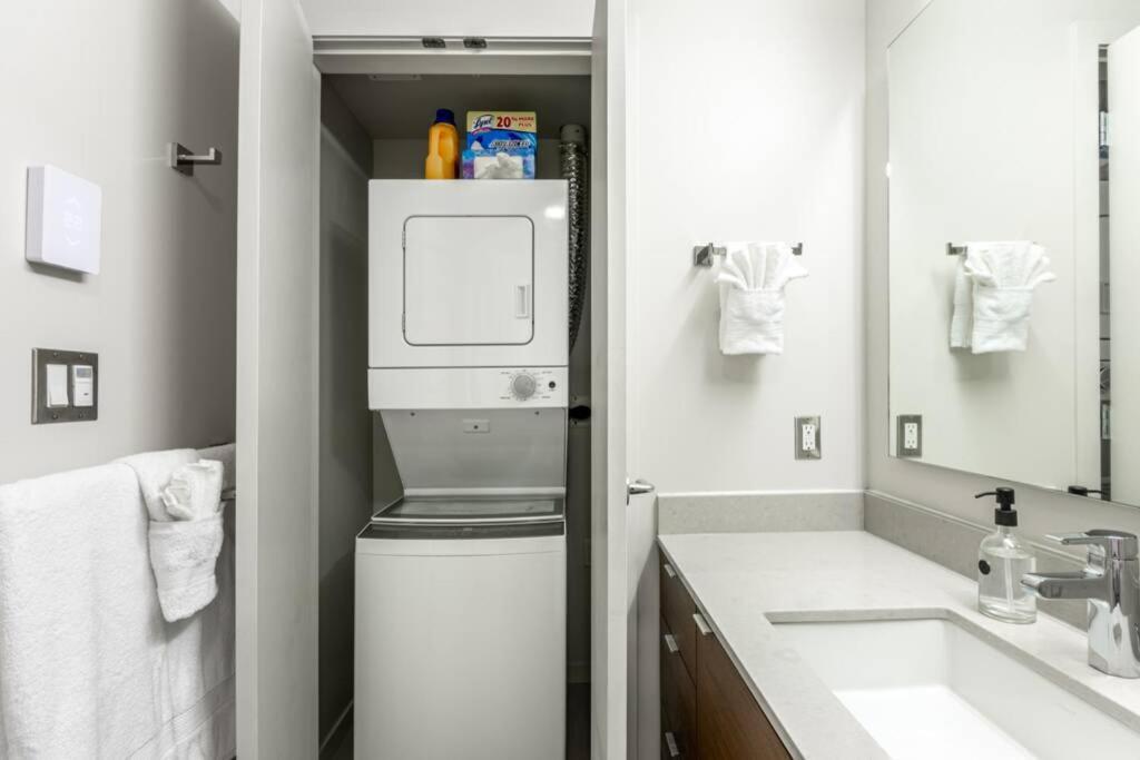 Clean 3Rd Floor Executive 1 Bedroom Apt In Old Town China Town วิกตอเรีย ภายนอก รูปภาพ